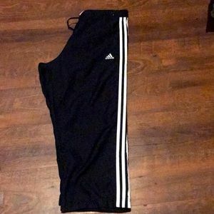 ADIDAS a capris sz. Med